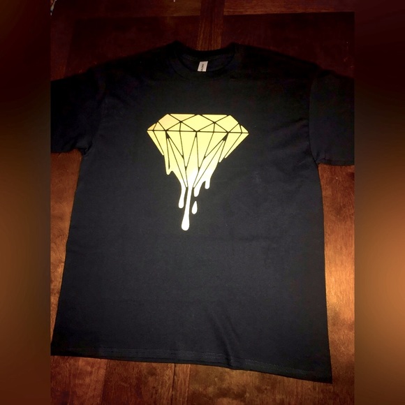 Gildan Other - Gold Diamond Drip Graphic T-Shirt